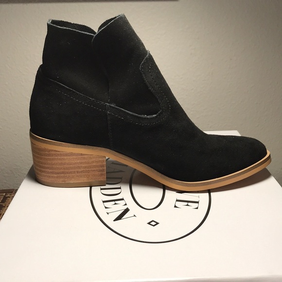 Steve Madden Leo Black Suede booties - Picture 2 of 3
